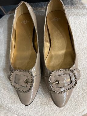 Joey Women’s Taupe Patent Pointed-Toe Flats with Buckle